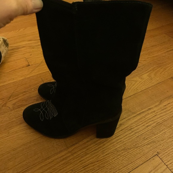 SOLD!! Above the ankle boots with white stitching. - Picture 3 of 3